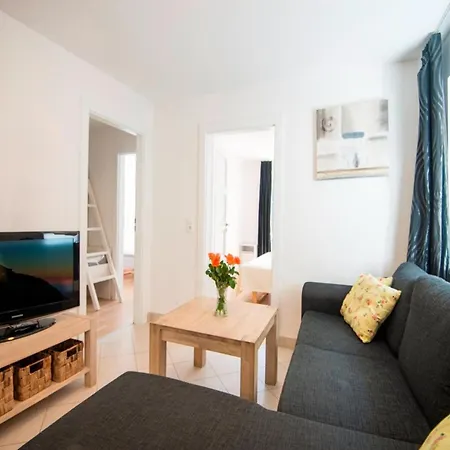 Apartment Lavish With Balcony *